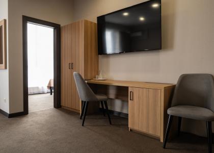 room 126 thumbnail 3