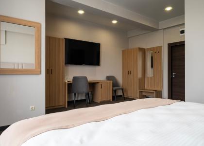 room 126 thumbnail 5